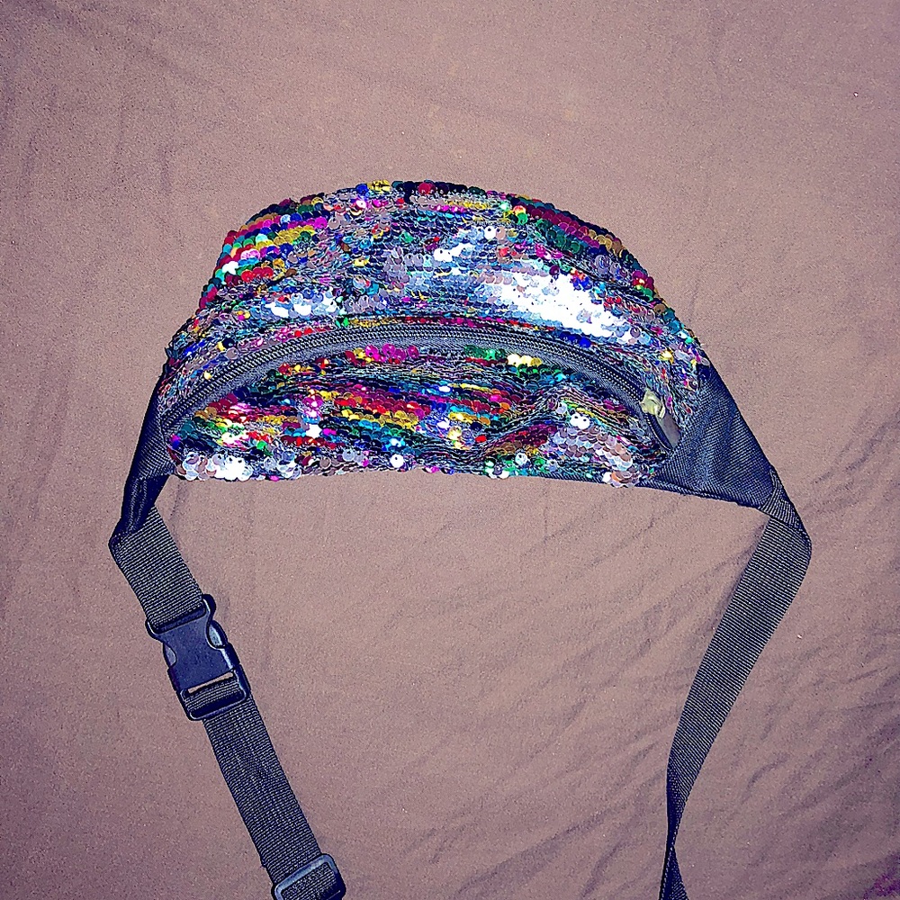 Color changing Fanny pack